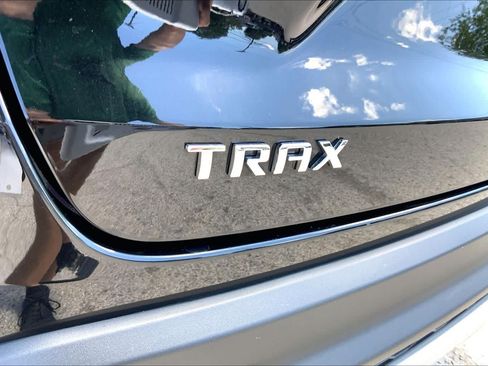Used 2025 Chevrolet Trax LT FWD image 30