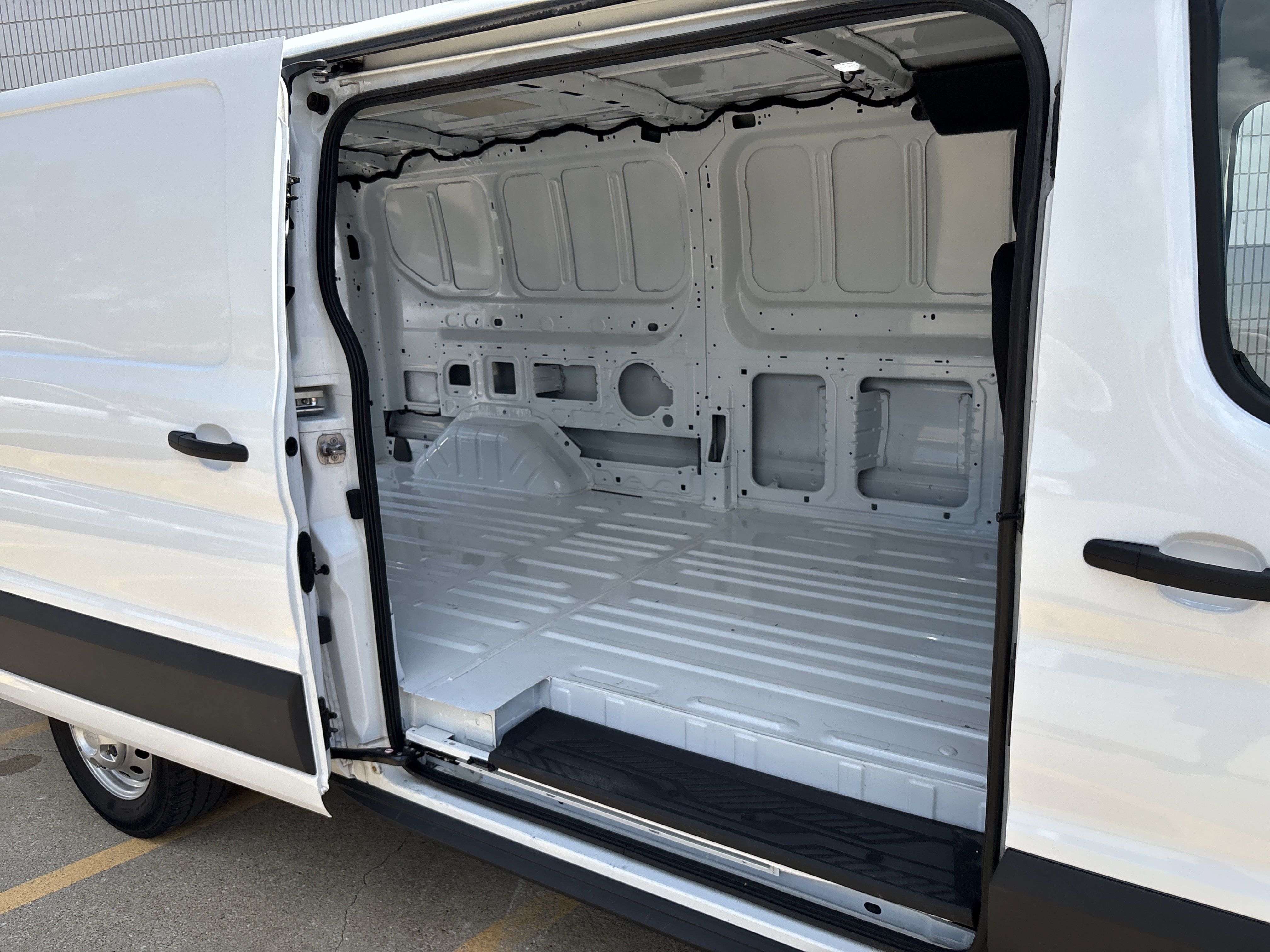 Used 2024 Ford Transit 250 Low Roof AWD image 15