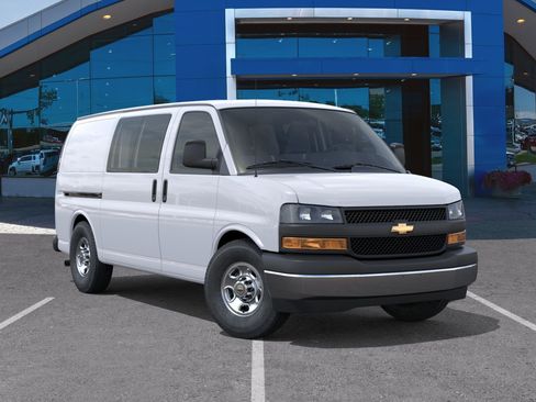 New 2026 Chevrolet Express 2500 w/ Driver Convenience Package RWD image 31
