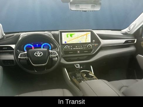 Used 2026 Toyota Highlander Platinum AWD/4WD image 6