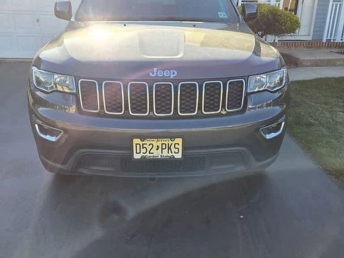 Used 2021 Jeep Grand Cherokee Laredo AWD/4WD image 24