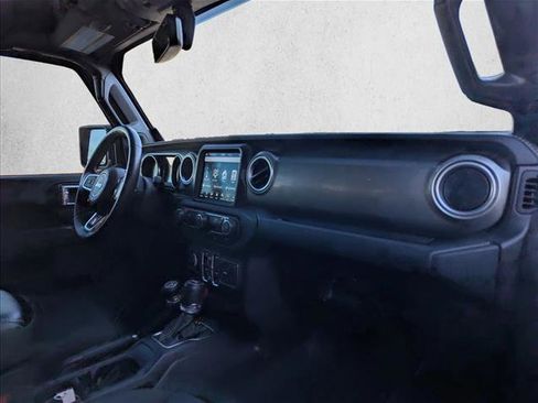 Used 2018 Jeep Wrangler Unlimited Sahara image 27