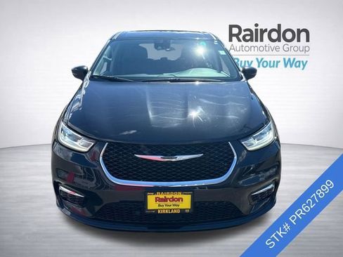 Used 2023 Chrysler Pacifica Touring-L FWD image 2