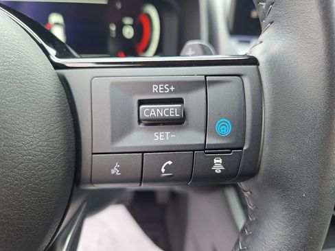 Used 2024 Nissan Rogue SL image 25