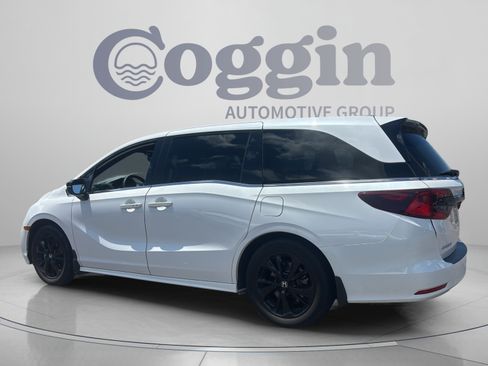 Used 2024 Honda Odyssey Sport image 3