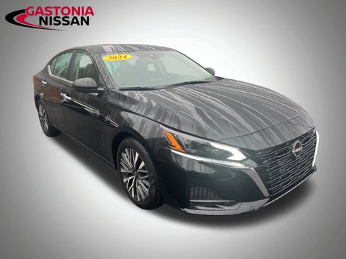 Used 2024 Nissan Altima 2.5 SV image 2