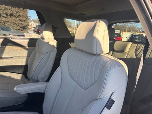 Used 2023 Hyundai Palisade Limited AWD/4WD image 19