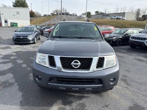 Used 2011 Nissan Pathfinder SV image 3