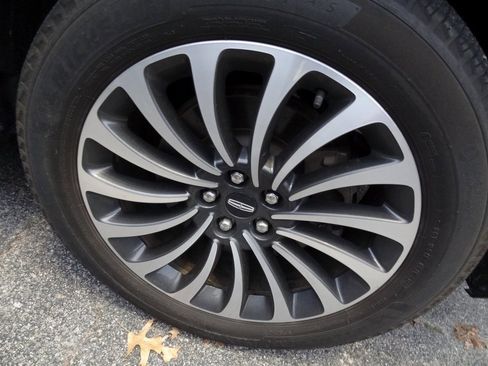 Certified 2023 Lincoln Aviator Reserve w/ Equipment Group 201A image 11