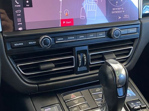 Used 2020 Porsche Macan image 28