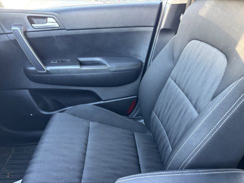 Used 2022 Kia Sportage LX image 9