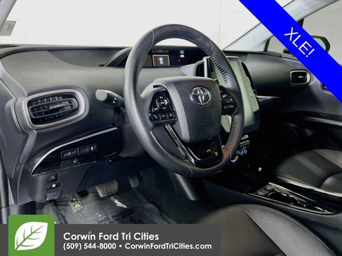 Used 2021 Toyota Prius Prime XLE FWD image 3