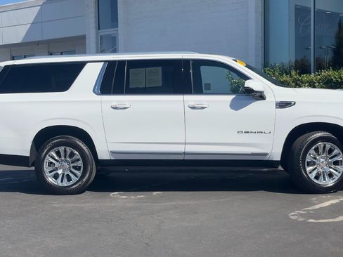 Used 2025 GMC Yukon XL Denali AWD/4WD image 3