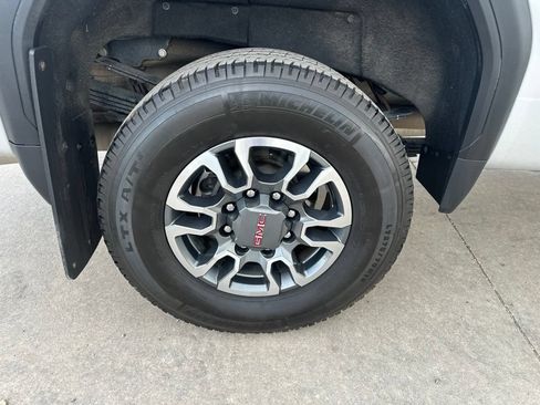 Used 2023 GMC Sierra 3500 SLT w/ Gooseneck/5TH Wheel Package AWD/4WD image 35
