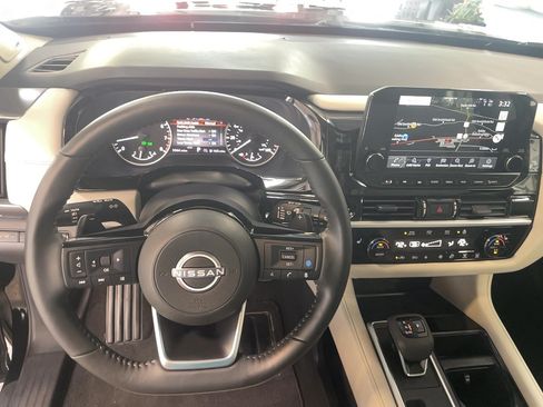 Used 2025 Nissan Pathfinder SL w/ SL Premium Package AWD/4WD image 15