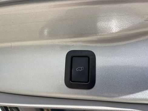 Used 2019 Toyota Highlander XLE FWD image 8