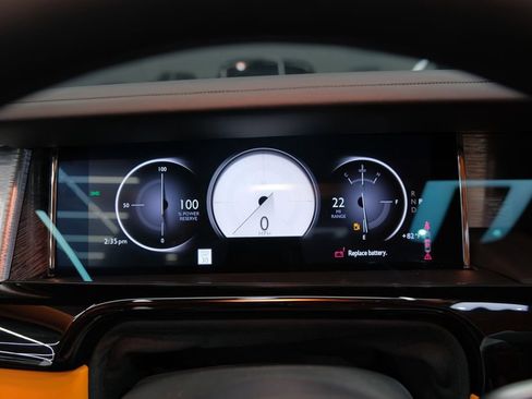 Used 2025 Rolls-Royce Phantom Sedan image 94