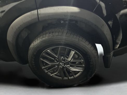 Used 2023 Nissan Rogue S image 10