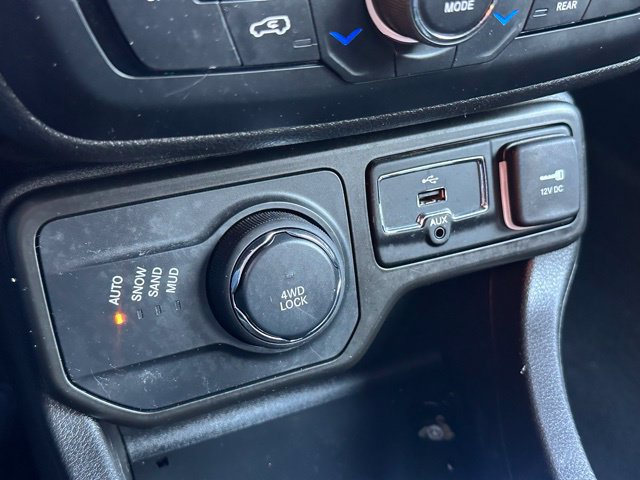 Used 2020 Jeep Renegade Latitude AWD/4WD image 9
