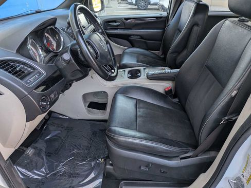 Used 2019 Dodge Grand Caravan SXT FWD image 14