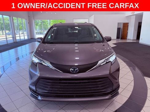 Used 2021 Toyota Sienna LE w/ LE Plus Package FWD image 2
