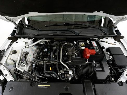 Used 2021 Nissan Sentra SV image 3