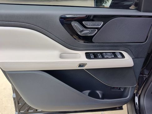 Used 2025 Lincoln Aviator 2WD image 20