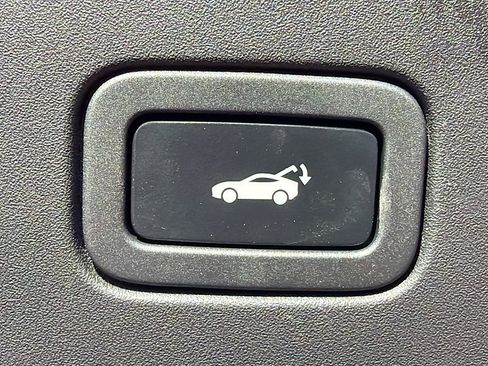 Used 2021 Jaguar F-TYPE Coupe image 12