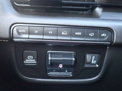 Used 2022 Cadillac Escalade Premium Luxury w/ Performance Package image 19