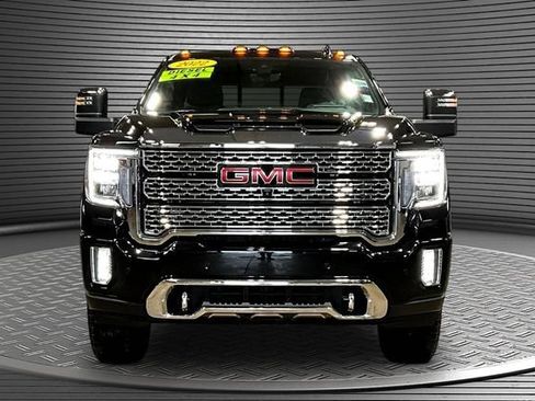 Used 2022 GMC Sierra 2500 Denali w/ Denali Black Diamond Edition AWD/4WD image 2