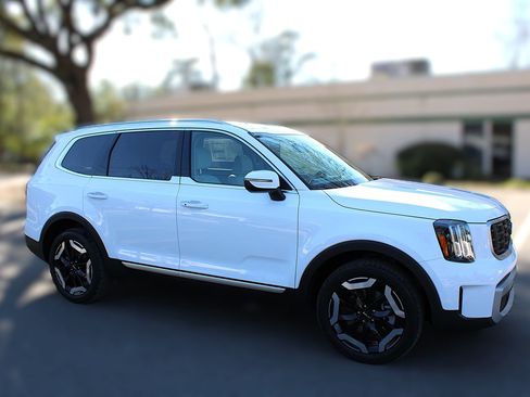 New 2025 Kia Telluride S image 4