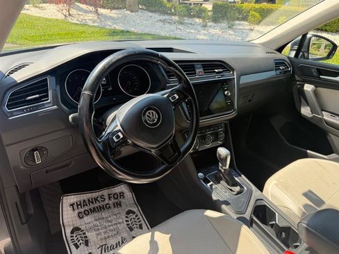 Used 2018 Volkswagen Tiguan SE w/ Front Fog Lights Package image 9