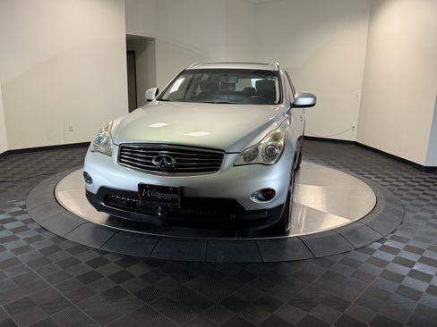 Used 2015 INFINITI QX50 Journey w/ Premium Package RWD image 2