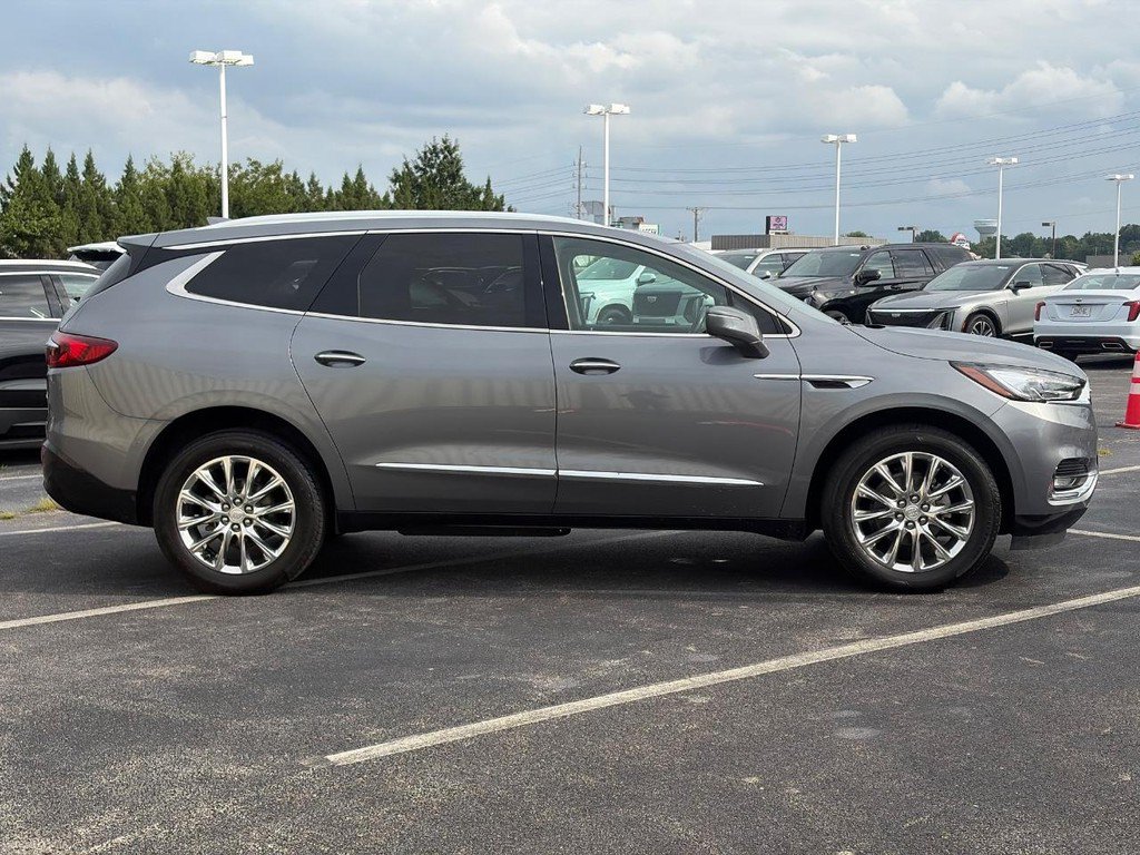 Used 2019 Buick Enclave Premium w/ Experience Buick Package FWD image 2