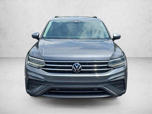 Used 2024 Volkswagen Tiguan SE FWD image 2