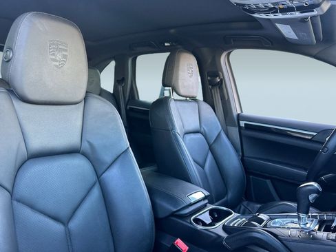 Used 2014 Porsche Cayenne Platinum Edition image 32