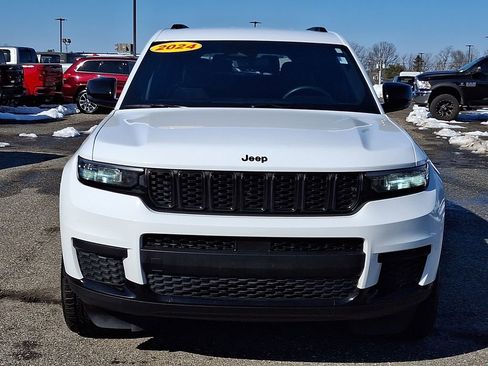 Used 2024 Jeep Grand Cherokee L Laredo AWD/4WD image 4