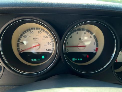 Used 2010 Dodge Challenger SE image 12