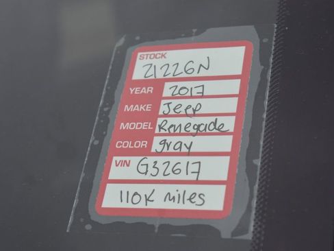 Used 2017 Jeep Renegade Latitude w/ Popular Equipment Group AWD/4WD image 18