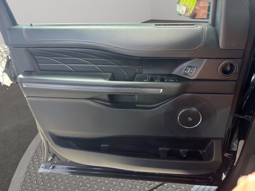 Used 2020 Ford Expedition Max Platinum AWD/4WD image 16