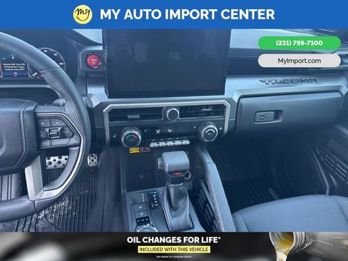 Used 2024 Toyota Tacoma TRD Sport w/ TRD Sport Upgrade Package image 11