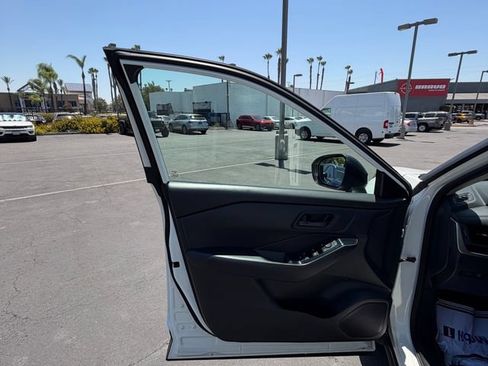 Used 2024 Nissan Rogue S FWD image 14