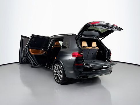 Used 2021 BMW X7 M50i w/ Executive Package image 28