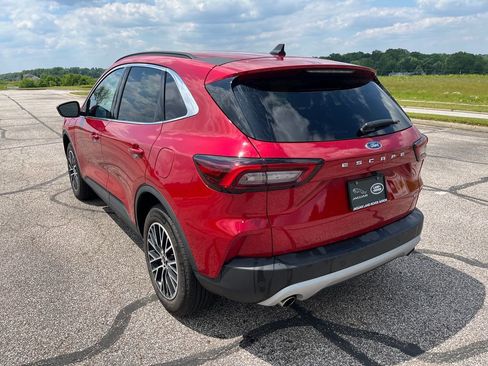Used 2025 Ford Escape SE FWD image 3