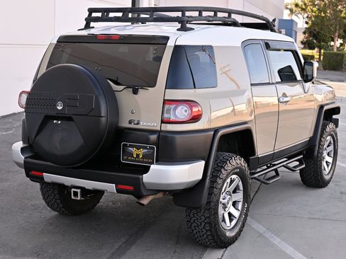 Used 2014 Toyota FJ Cruiser 4WD w/ Upgrade Package image 7