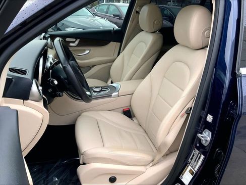 Used 2019 Mercedes-Benz GLC 350e 4MATIC w/ Premium Package image 7