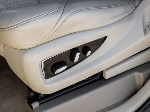 Used 2020 Cadillac Escalade ESV Premium Luxury image 34