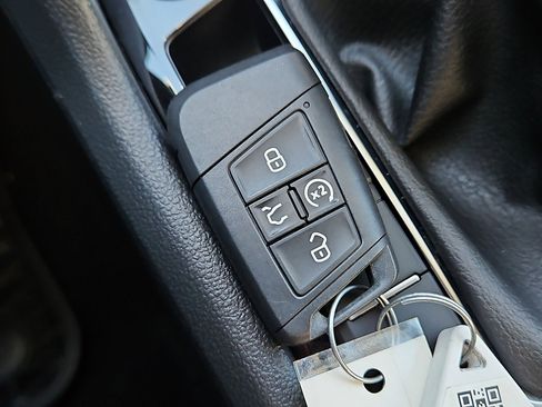 Certified 2024 Volkswagen Taos SE image 19