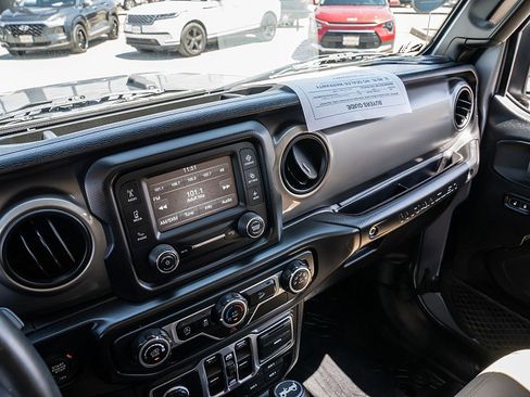 Used 2018 Jeep Wrangler Unlimited Sport S AWD/4WD image 30