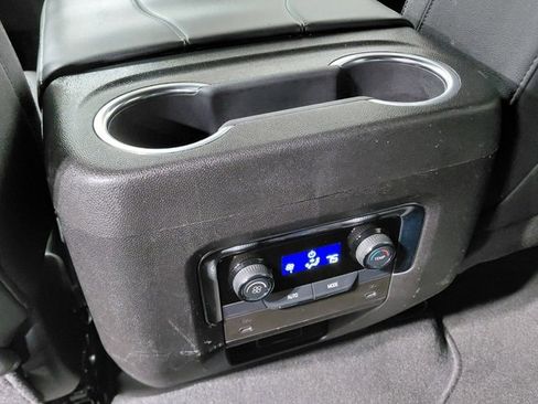 Used 2025 Chevrolet Suburban Z71 image 43